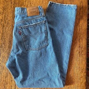 LAST CHANCE Levi’s wedgie, straight size 27